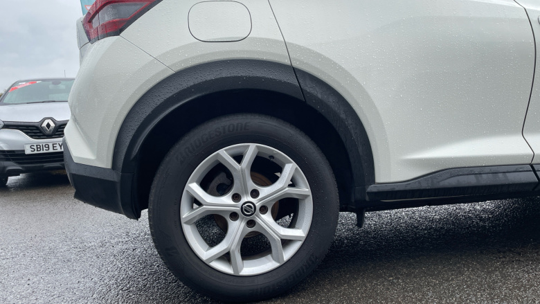 Nissan Juke 1.0 DiG-T 114 N-Connecta 5dr Petrol Hatchback